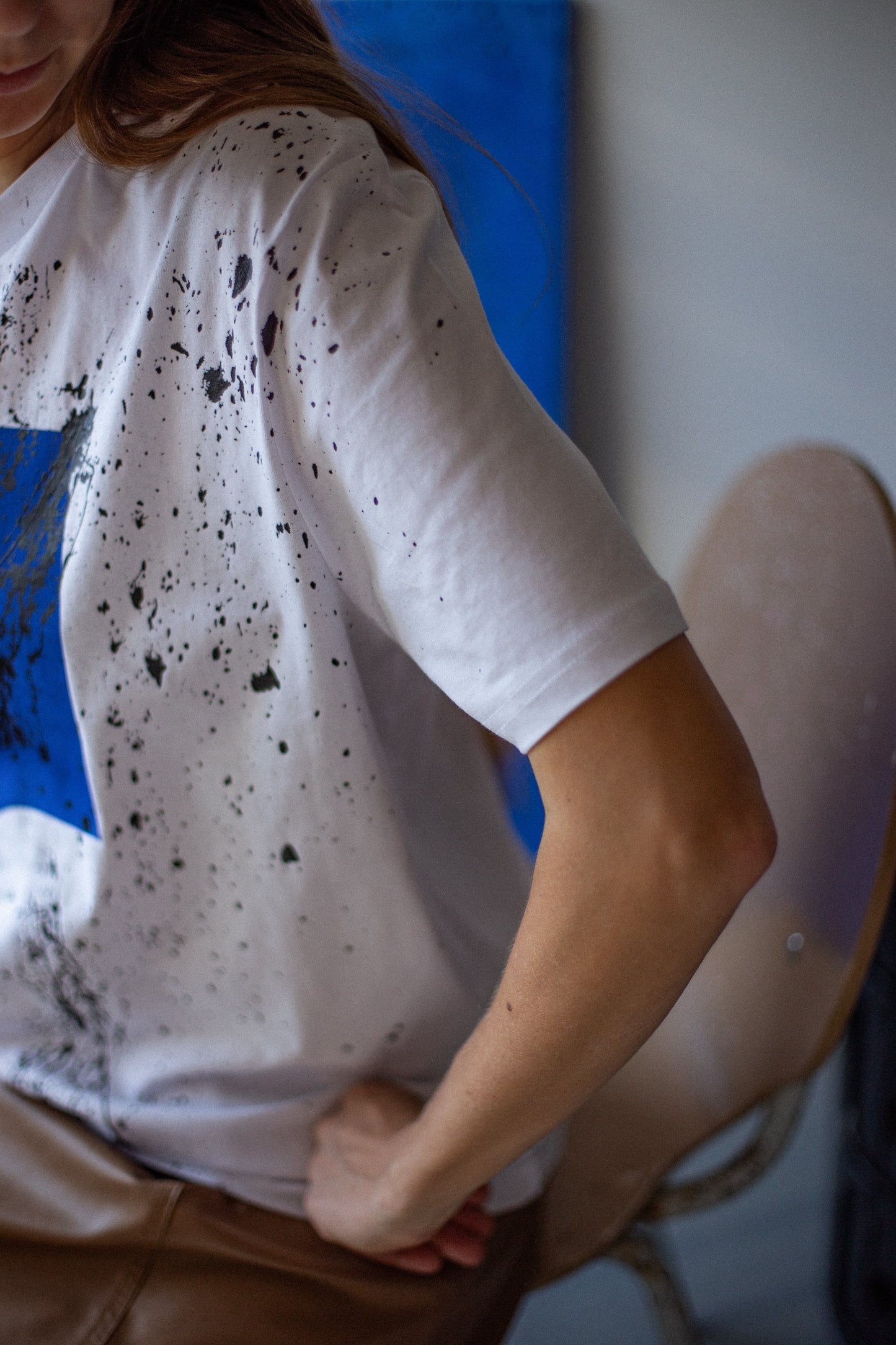 Aaktuāli! Balts organiskās kokvilnas UNISEX t-krekls "Kvadrāts trako"