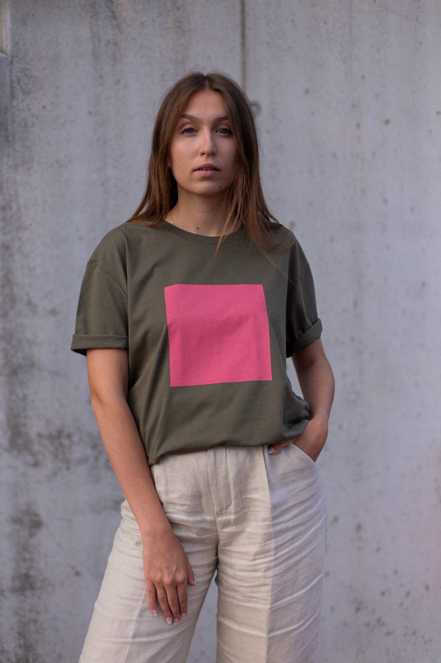 Haki organiskās kokvilnas t-krekls "Kvadrāts"