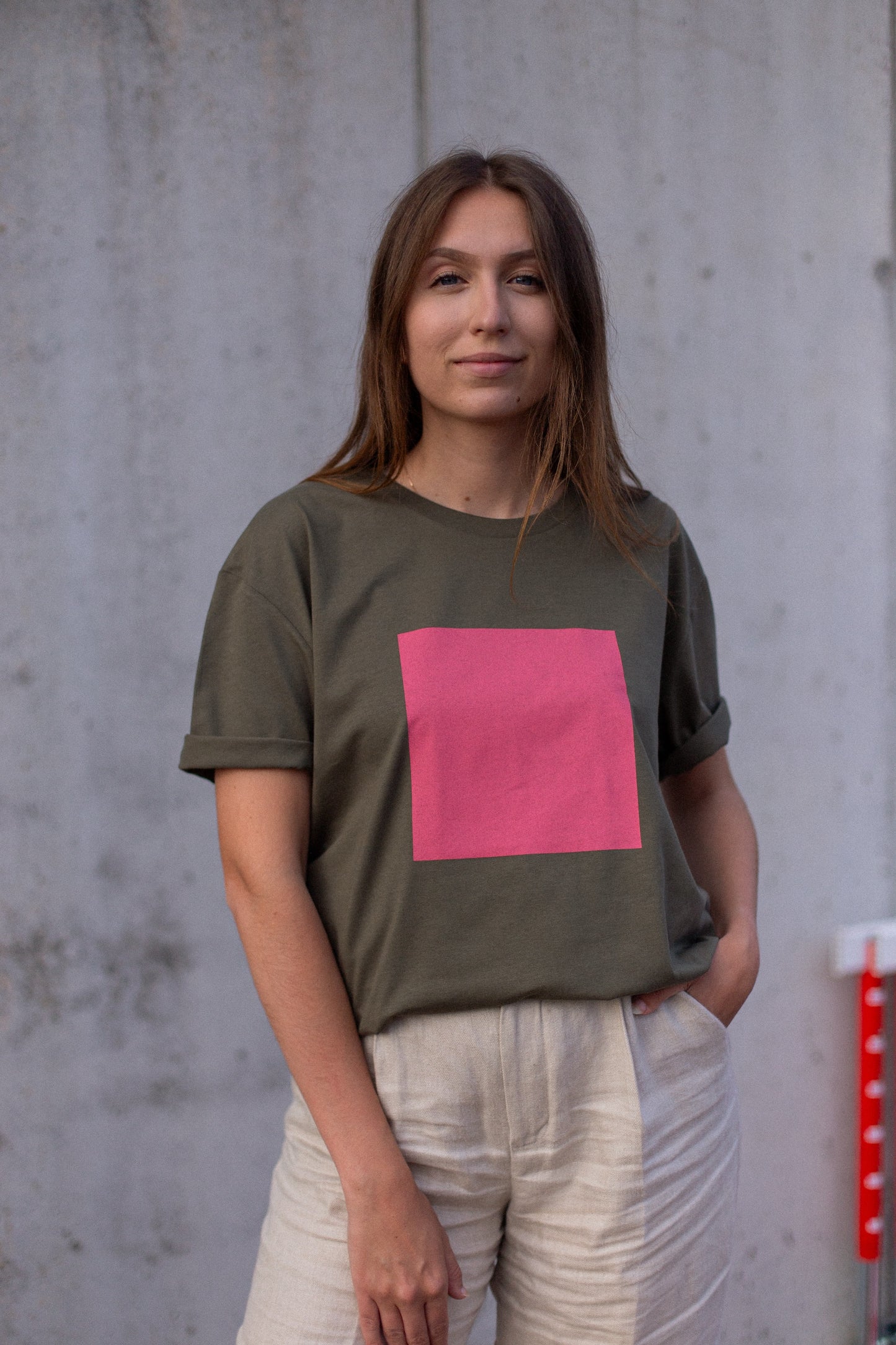 Haki organiskās kokvilnas t-krekls "Kvadrāts"