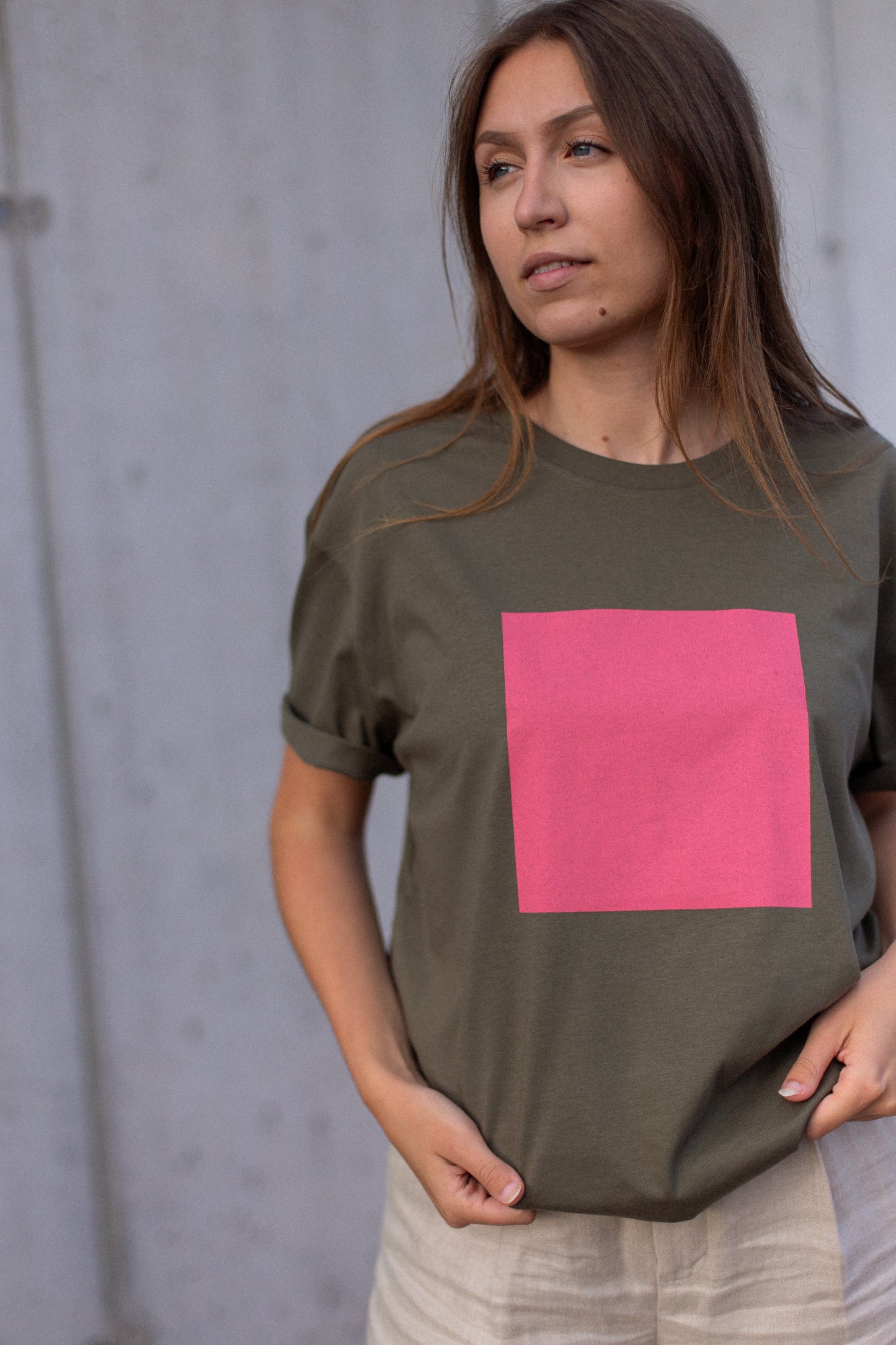 Haki organiskās kokvilnas t-krekls "Kvadrāts"