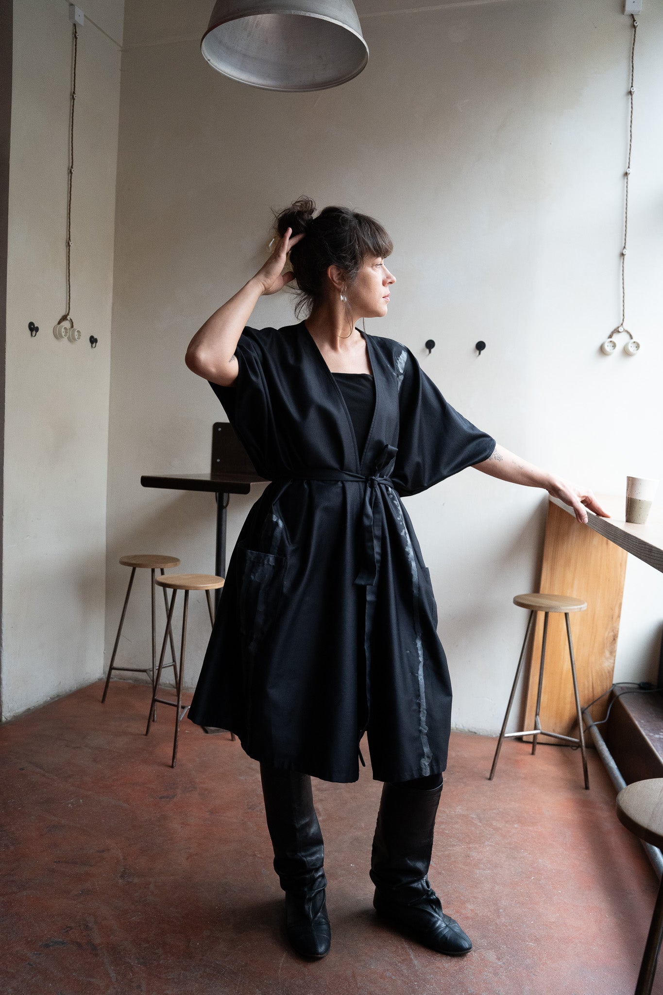 Satīna īsais kimono "Arhitekte"