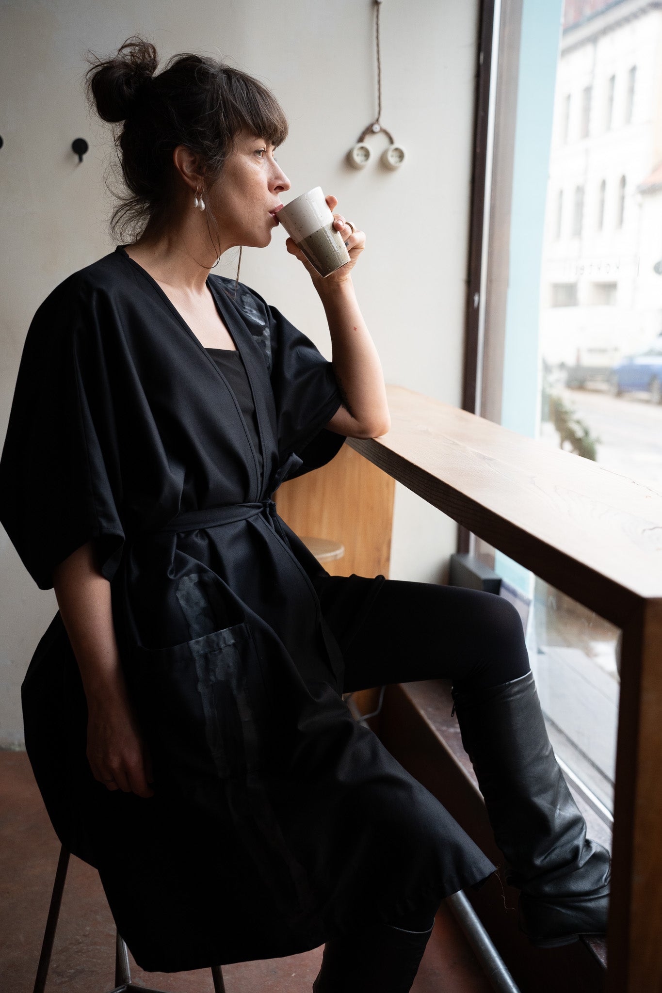 Satīna īsais kimono "Arhitekte"