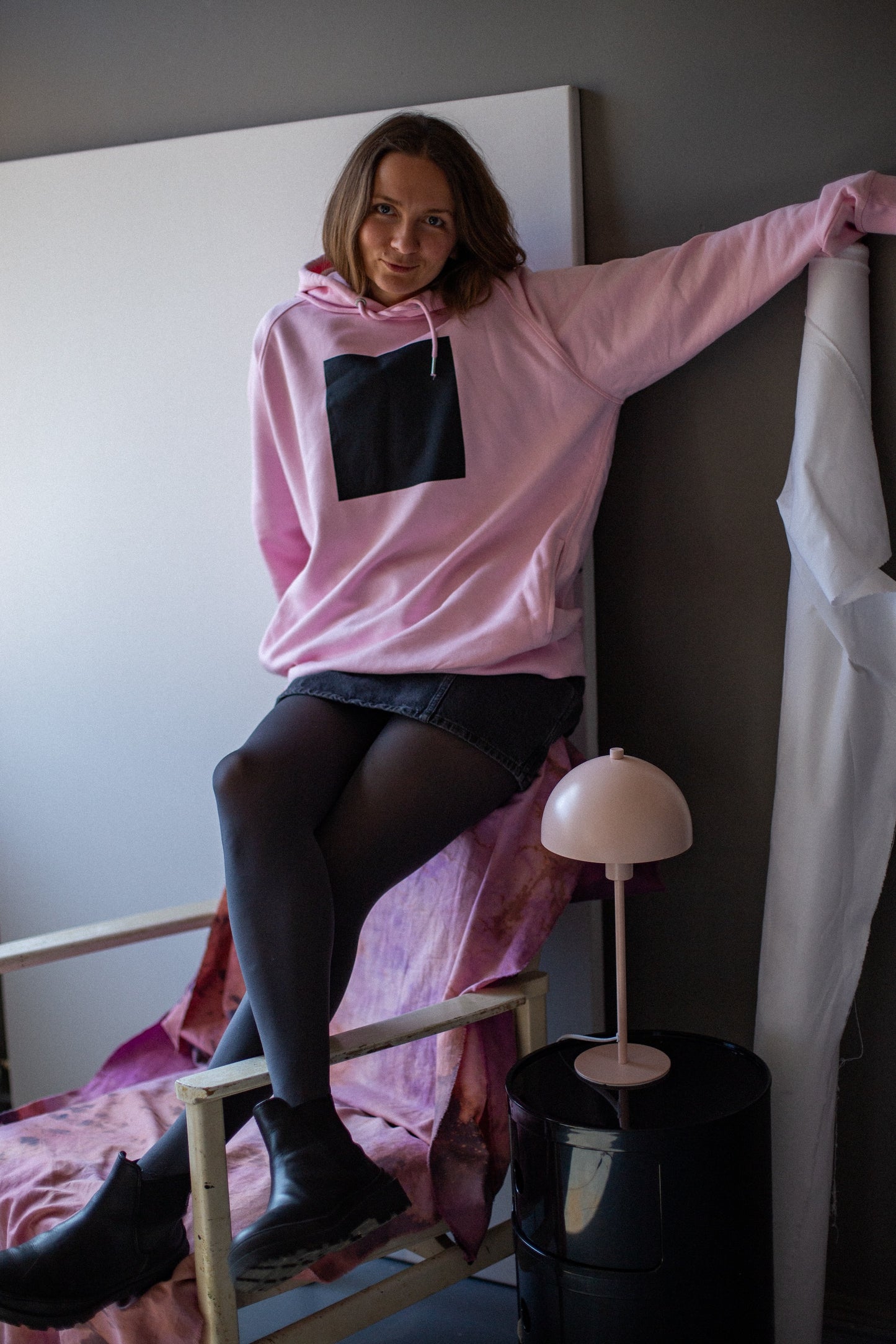 Rozā unisex hūdijs "Urbānā romantika"