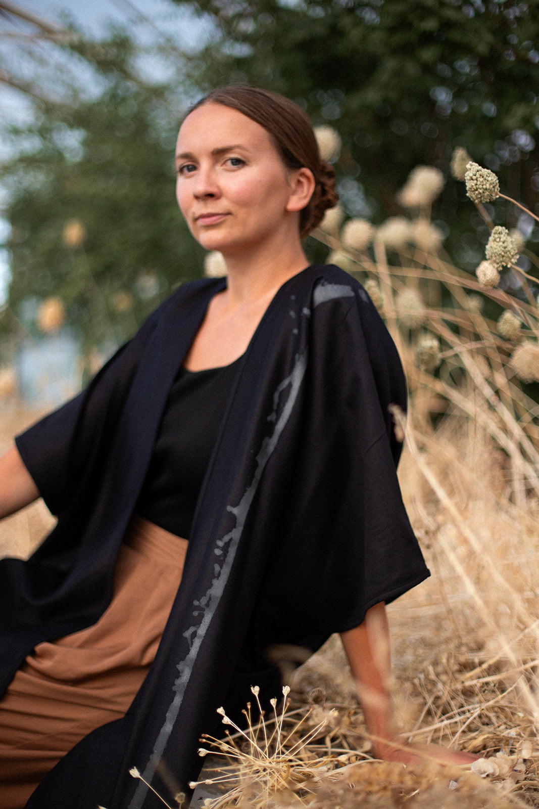 Satīna īsais kimono "Arhitekte"