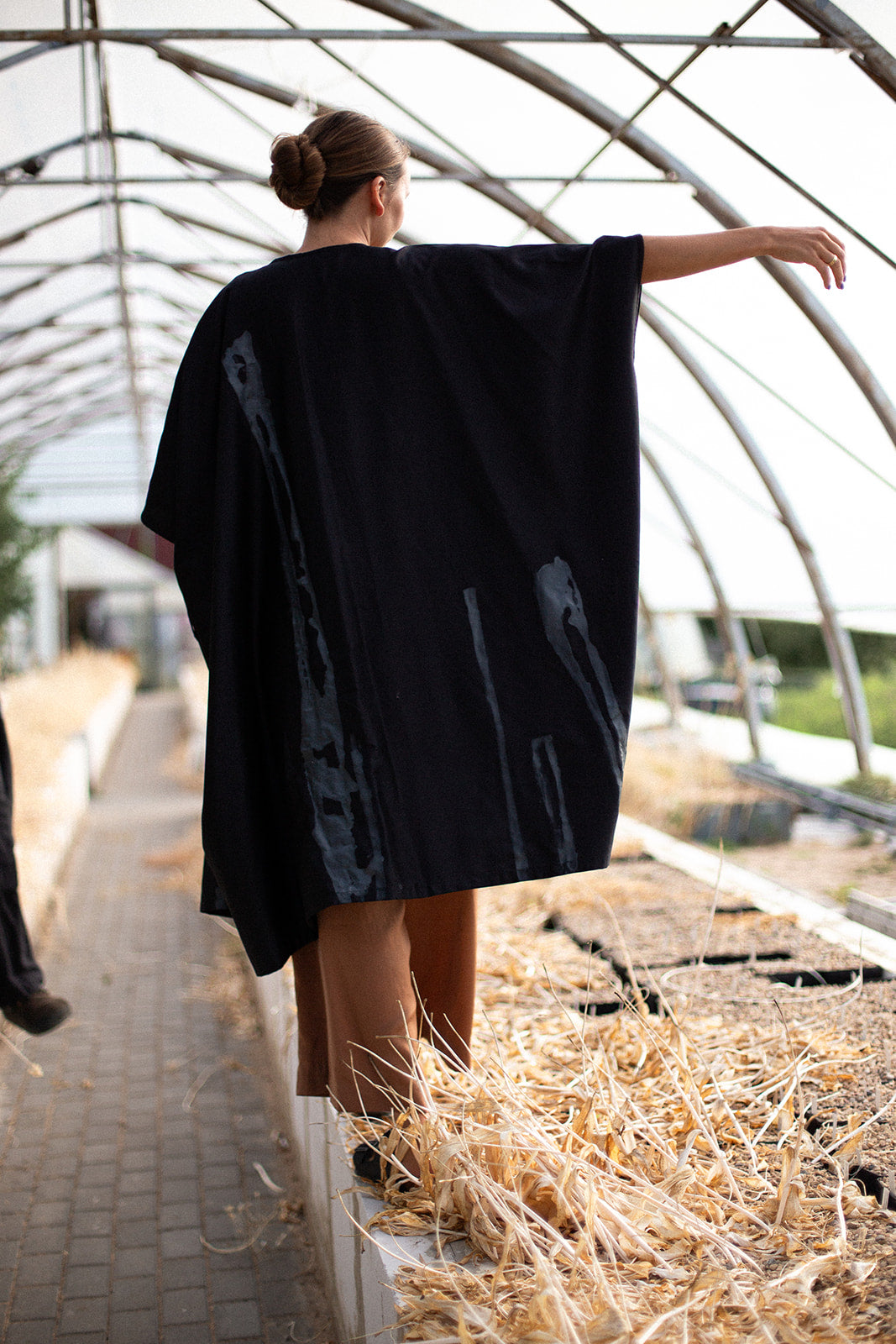 Satīna īsais kimono "Arhitekte"