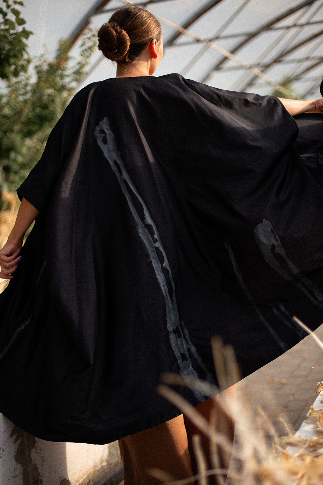Satīna īsais kimono "Arhitekte"