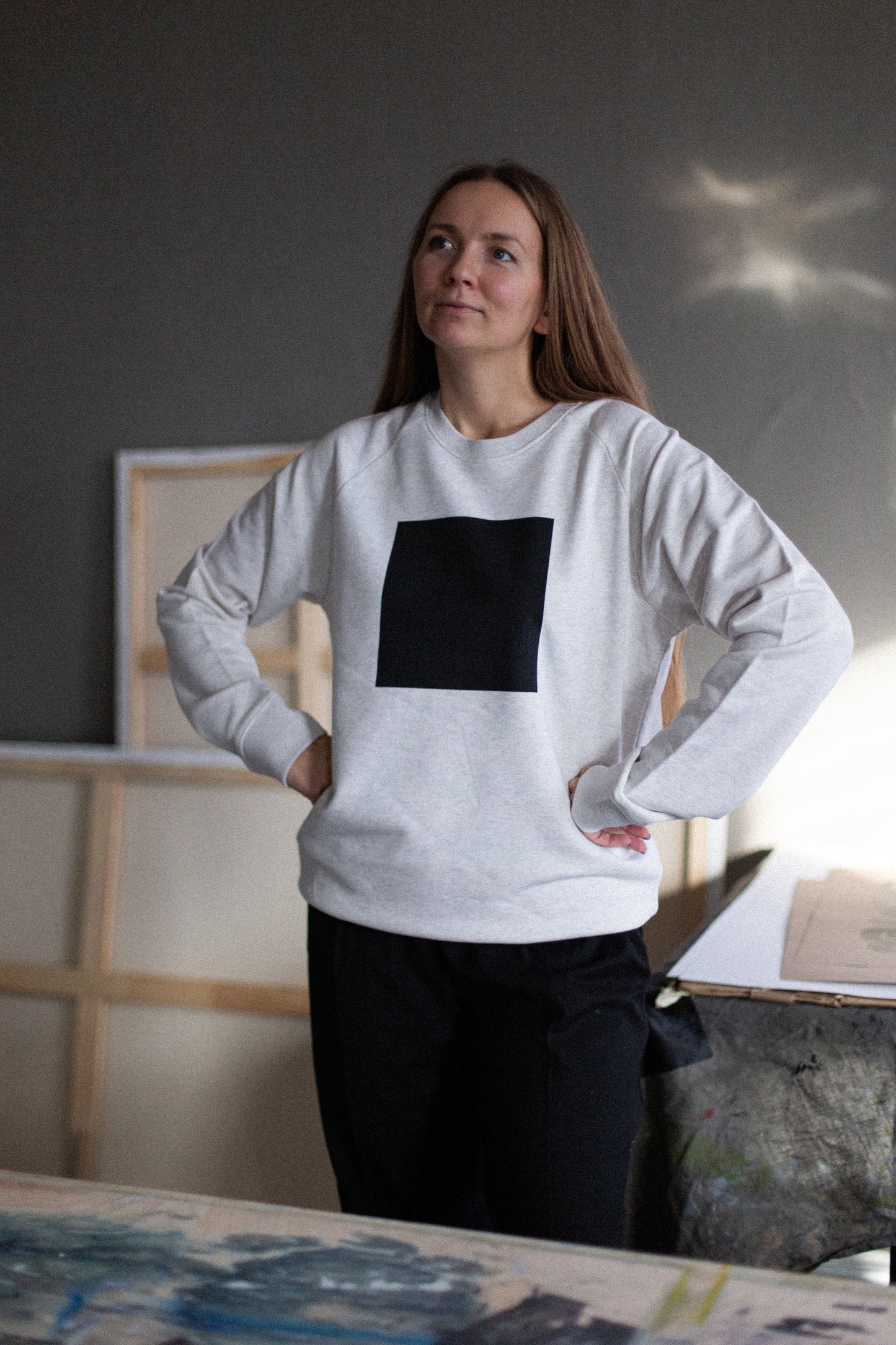Aktuāli! Balts unisex džemperis "KVADRĀTS III"