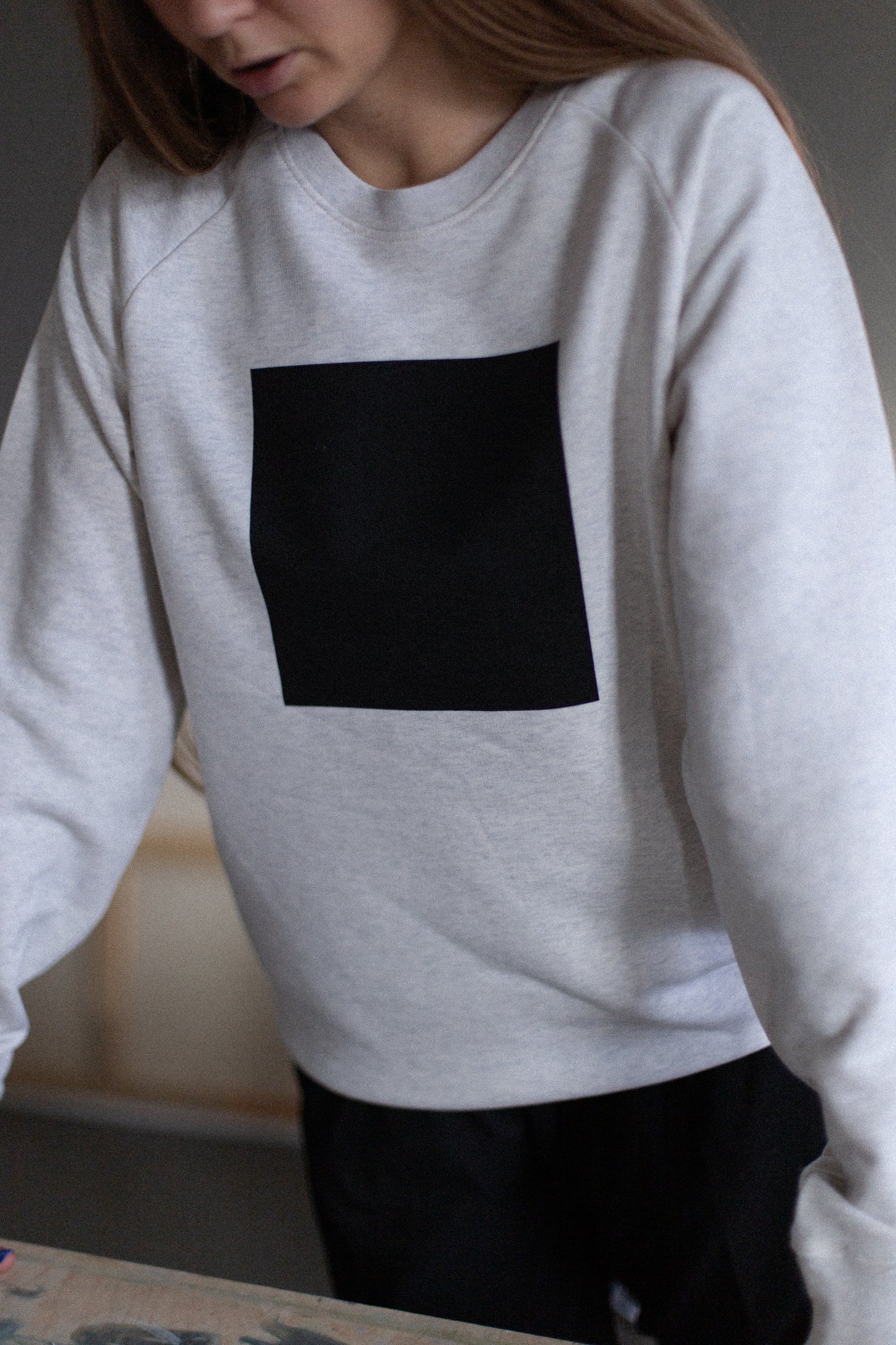 Aktuāli! Balts unisex džemperis "KVADRĀTS III"