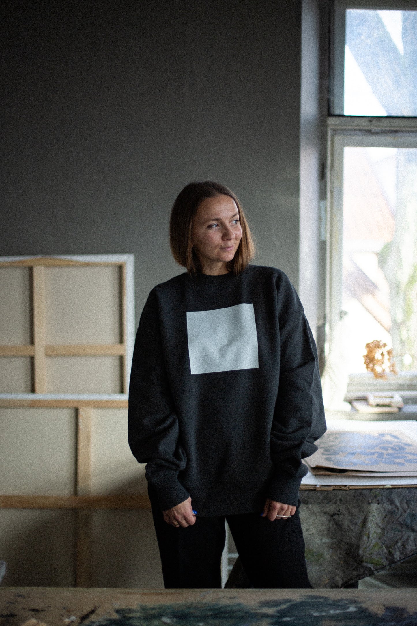 Pelēks unisex džemperis "KVADRĀTS II"