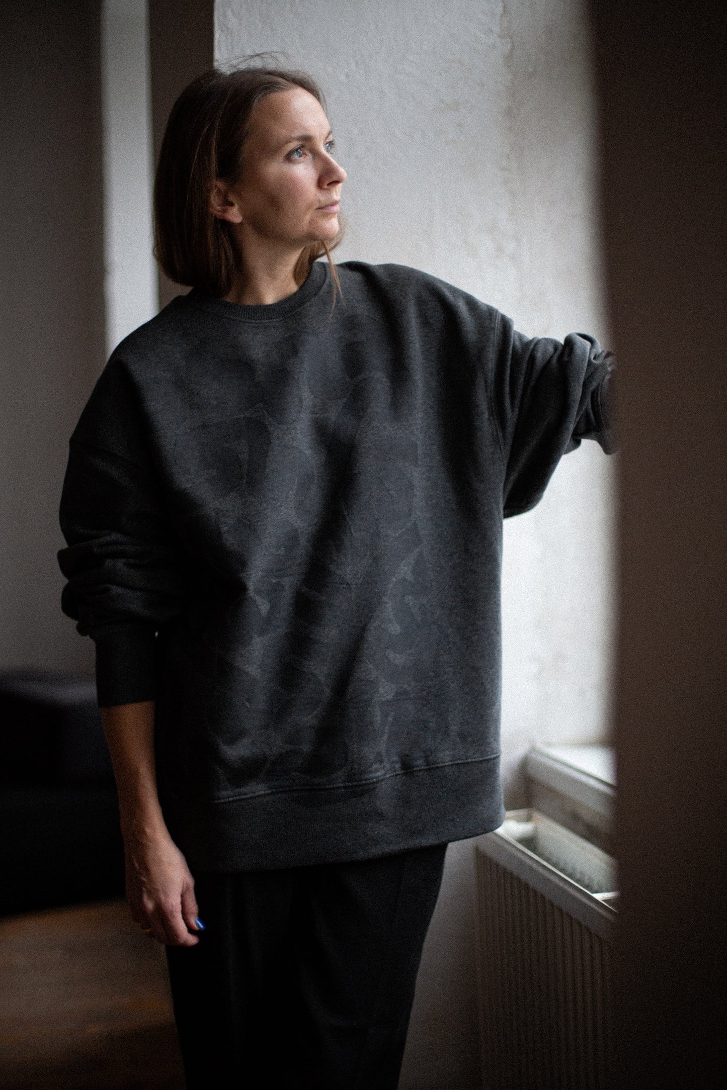 Aktuāli! Pelēks unisex džemperis "Tavas smadzenes ir skaistas"