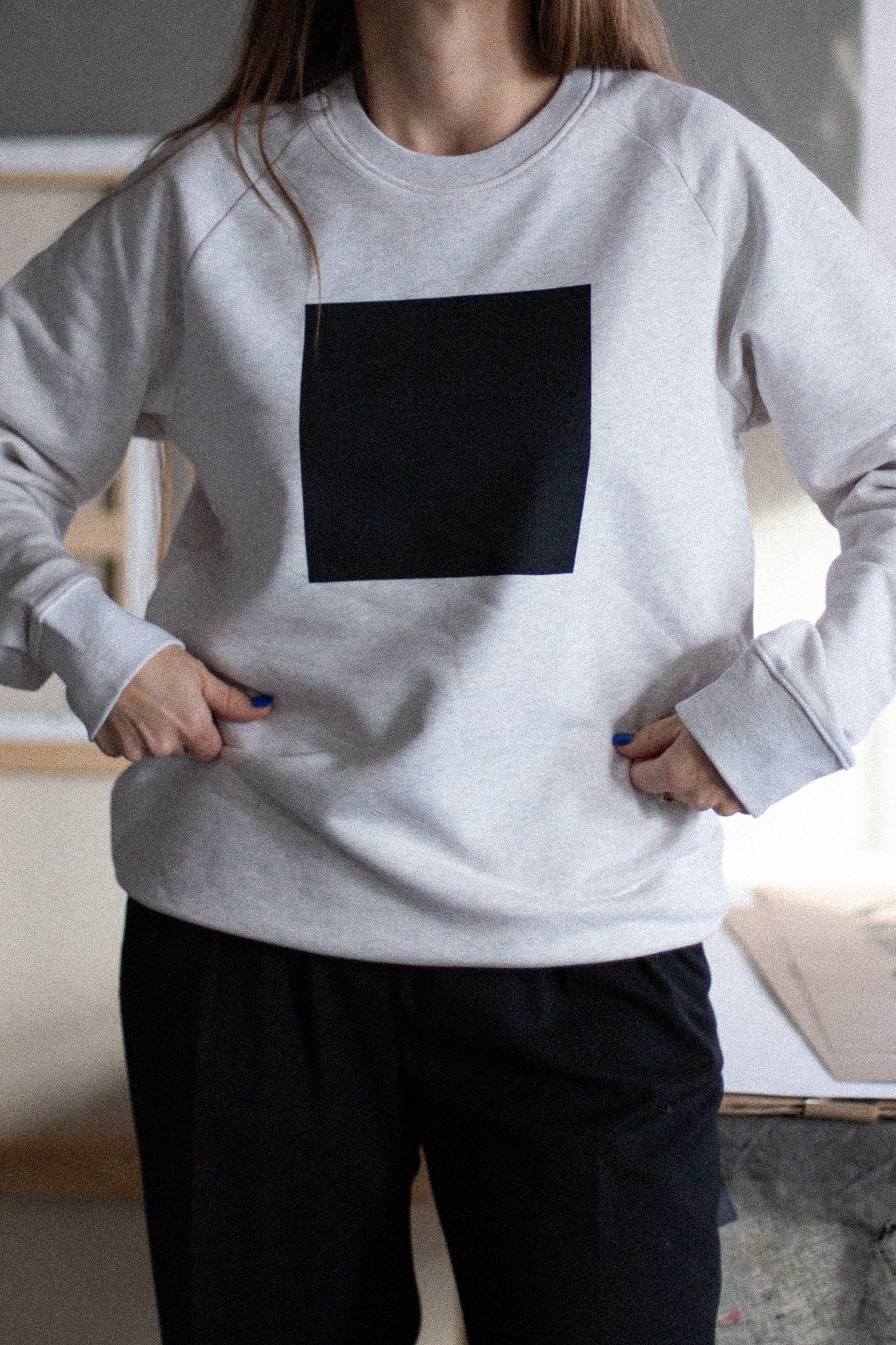 Aktuāli! Balts unisex džemperis "KVADRĀTS III"