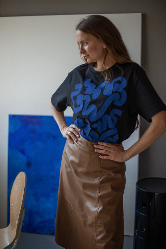 Aaktuāli! Melns organiskās kokvilnas UNISEX t-krekls "Tavas smadzenes ir skaistas"