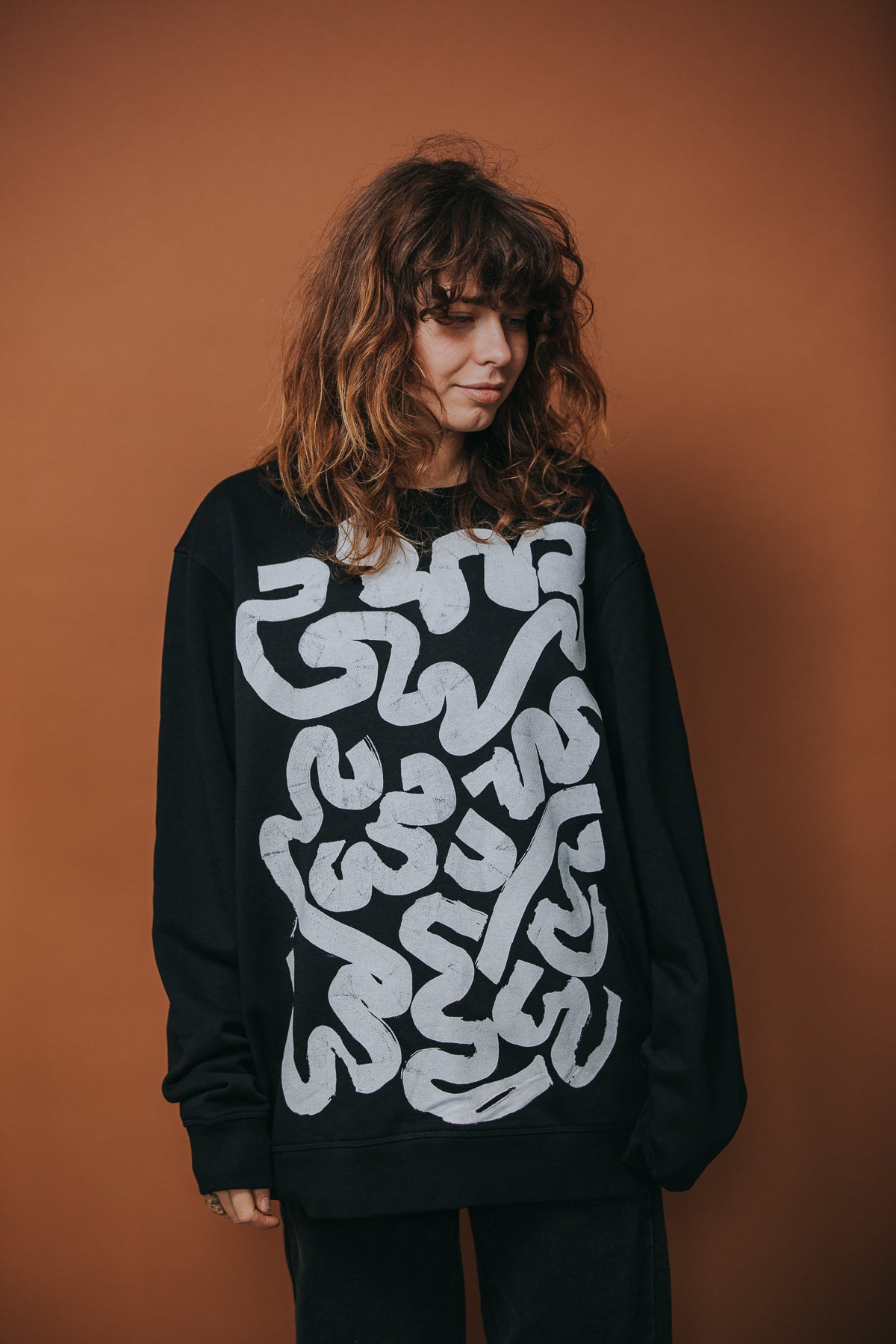 Melns unisex džemperis "Tavas smadzenes ir skaistas"