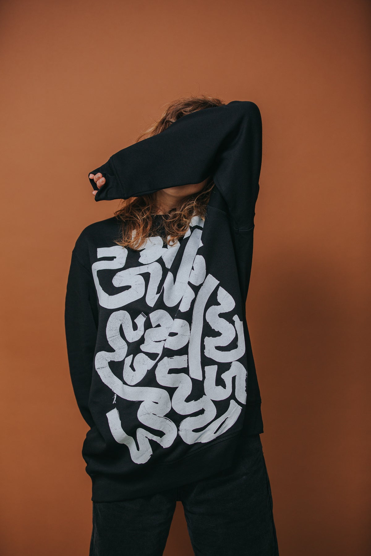 Melns unisex džemperis "Tavas smadzenes ir skaistas"